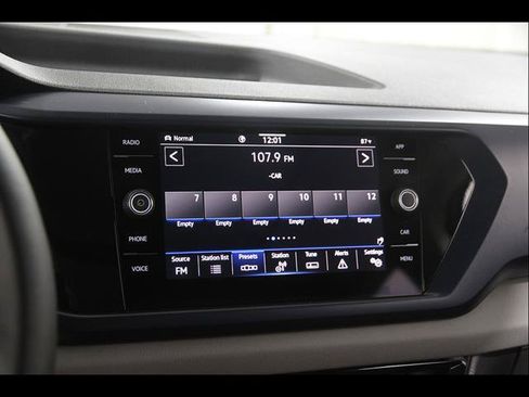 Used 2023 Volkswagen Taos SE w/ Panoramic Sunroof Package AWD/4WD image 10