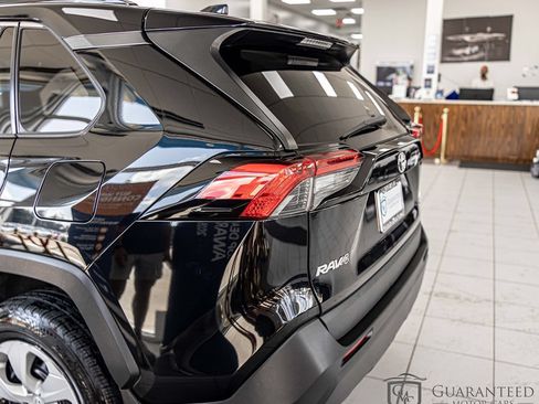 Used 2020 Toyota RAV4 LE w/ All Weather Liner Package AWD/4WD image 12