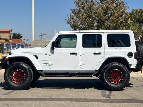 Used 2018 Jeep Wrangler Unlimited Sahara AWD/4WD image 9