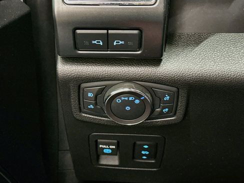 Used 2019 Ford F150 Lariat w/ Equipment Group 502A Luxury AWD/4WD image 17