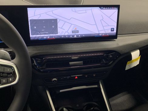 Used 2025 BMW 330i Sedan w/ M Sport Package image 19