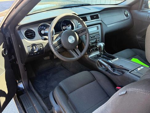 Used 2011 Ford Mustang Convertible image 9