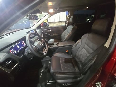 Certified 2026 Nissan Rogue Platinum w/ Platinum Premium Package AWD/4WD image 12