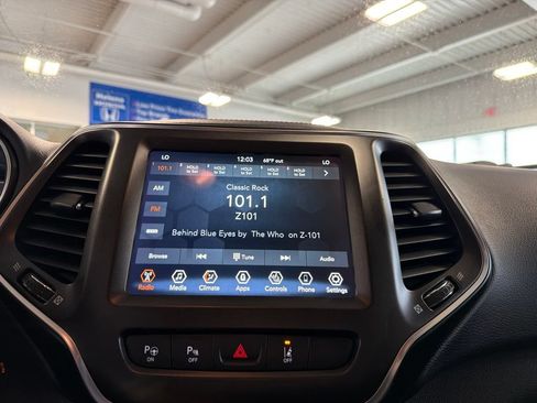 Used 2021 Jeep Cherokee Trailhawk w/ Technology Group AWD/4WD image 12