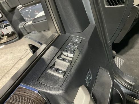 Used 2021 Ford F250 Lariat image 8