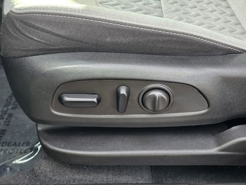 Used 2023 Chevrolet Equinox LT image 24