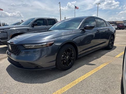Used 2025 Honda Accord SE image 1
