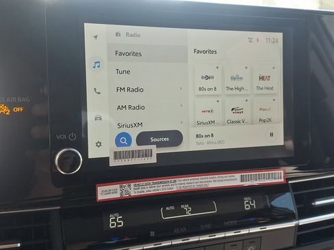 Used 2025 Toyota Sienna LE FWD image 17