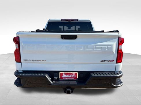 Used 2023 Chevrolet Silverado 1500 ZR2 w/ Technology Package AWD/4WD image 4