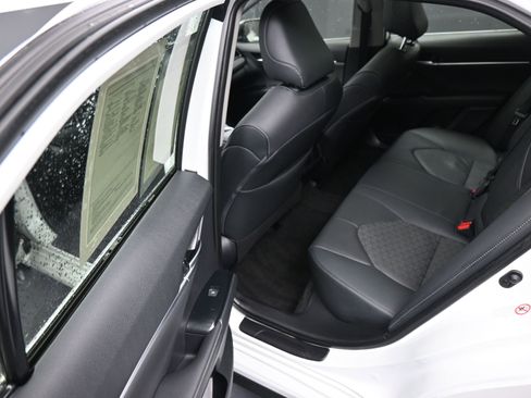 Used 2019 Toyota Camry XSE image 18