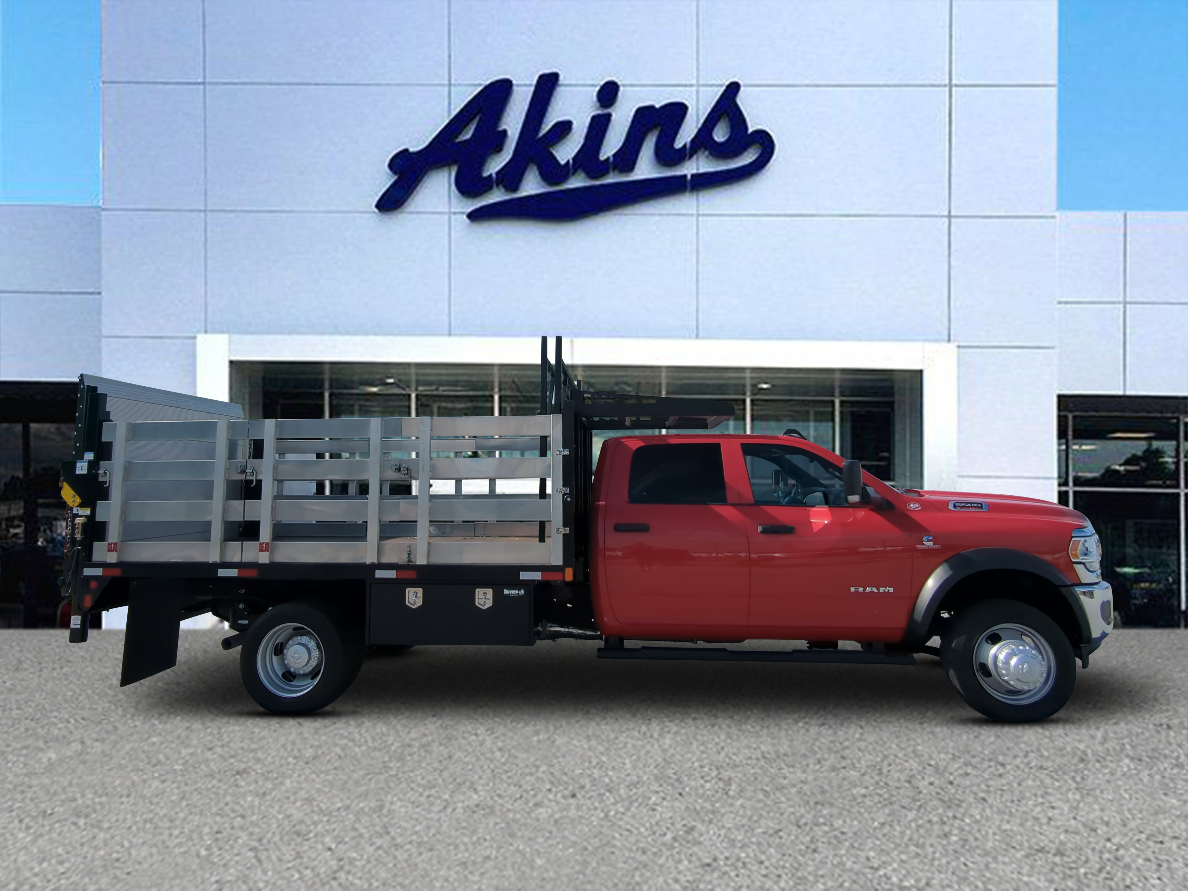 Used 2022 RAM 5500 Tradesman w/ Chrome Appearance Group RWD image 1