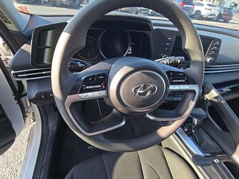 Used 2023 Hyundai Elantra SEL w/ Cargo Package FWD image 9
