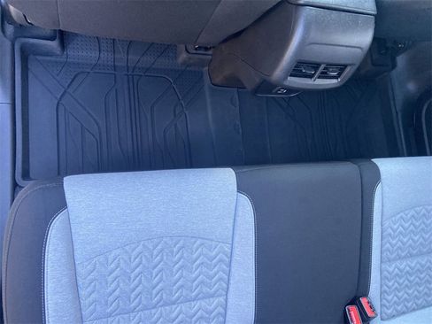 Used 2022 Chevrolet Equinox LS w/ LS Convenience Package image 34