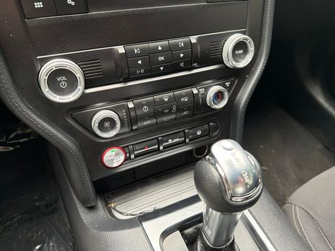 Used 2022 Ford Mustang Coupe RWD image 26