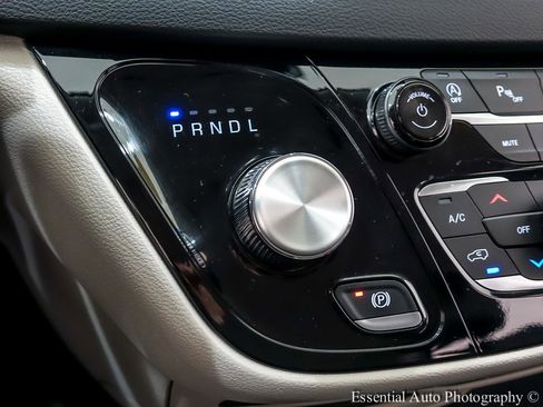 Used 2024 Chrysler Pacifica Touring-L image 24