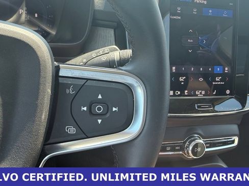 Certified 2025 Volvo XC40 B5 Plus AWD/4WD image 22