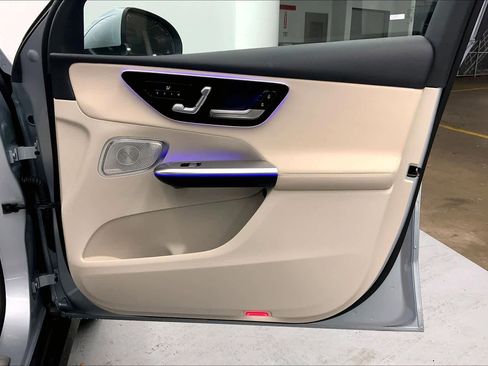 Used 2026 Mercedes-Benz GLC 300 image 10