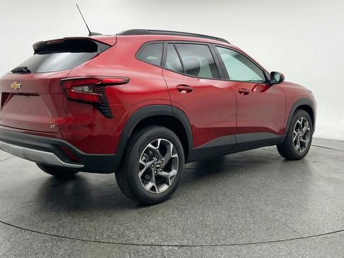 Used 2025 Chevrolet Trax LT FWD image 9