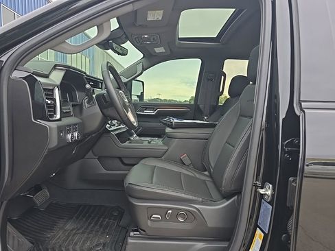 Used 2025 GMC Sierra 2500 Denali w/ Denali Reserve Package AWD/4WD image 10