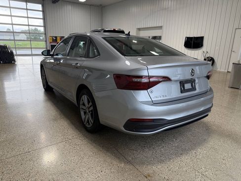 Used 2022 Volkswagen Jetta SE FWD image 3