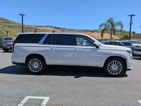 Used 2021 Cadillac Escalade ESV Premium Luxury w/ Driver Assist Tech Package AWD/4WD image 4