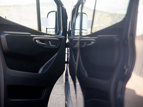 Used 2025 Mercedes-Benz Sprinter 2500 image 19