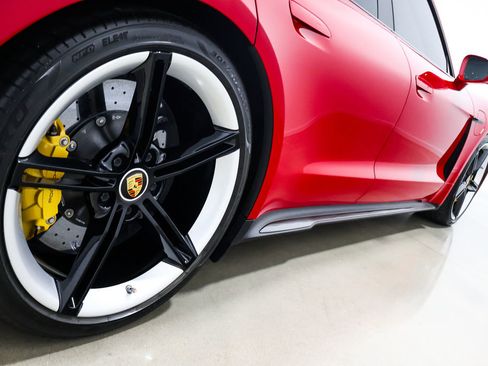 Used 2020 Porsche Taycan image 25