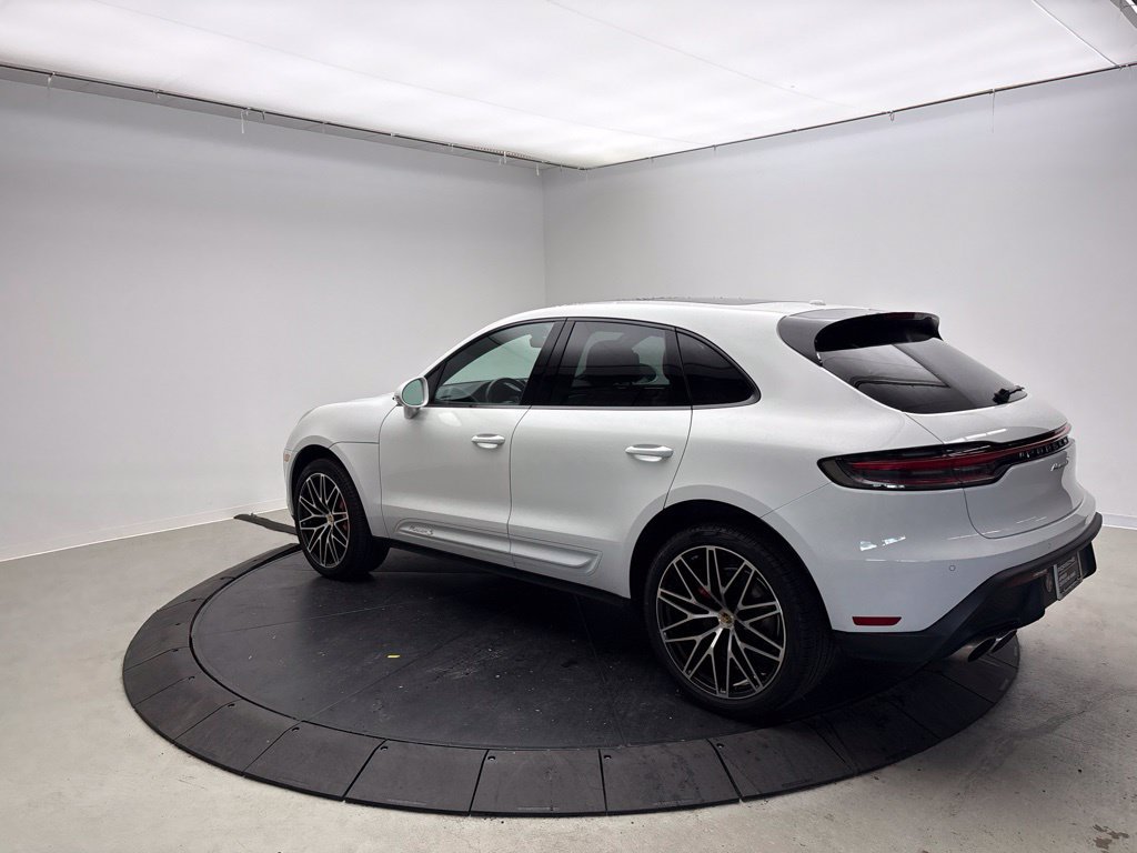 Certified 2023 Porsche Macan S AWD/4WD image 3