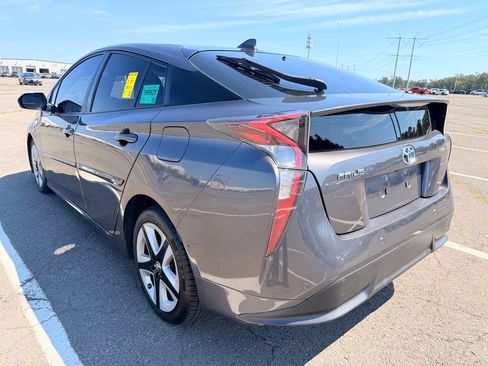 Used 2018 Toyota Prius Four Touring FWD image 3