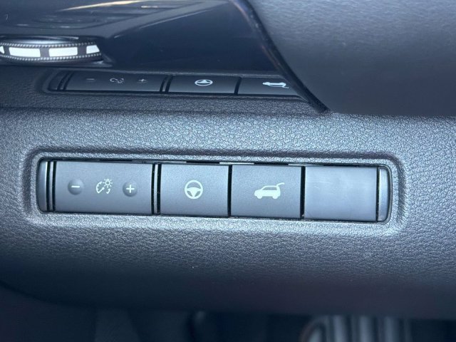 Certified 2025 Nissan Pathfinder SV FWD image 23