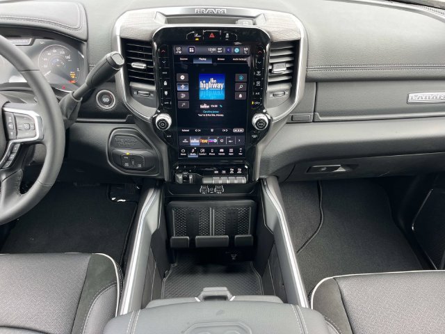New 2027 RAM 2500 Laramie AWD/4WD image 18