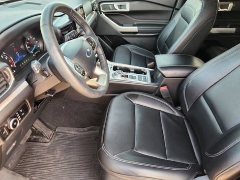 Used 2024 Ford Explorer XLT w/ Equipment Group 202A RWD image 11