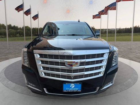 Used 2018 Cadillac Escalade ESV Luxury w/ LPO, Radiant Package AWD/4WD image 7