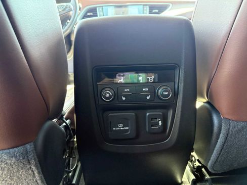 Used 2019 Buick Enclave Avenir w/ Avenir Technology Package AWD/4WD image 33