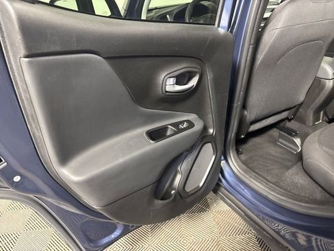 Certified 2023 Jeep Renegade Latitude image 28