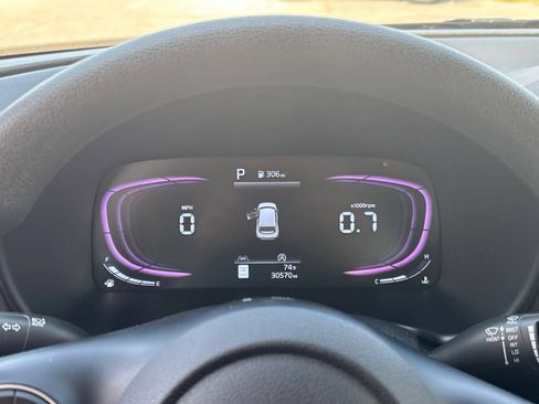 Used 2025 Kia Soul LX w/ LX Technology Package FWD image 38