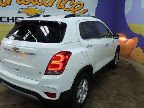 Used 2017 Chevrolet Trax LT w/ Sun & Sound Package image 8