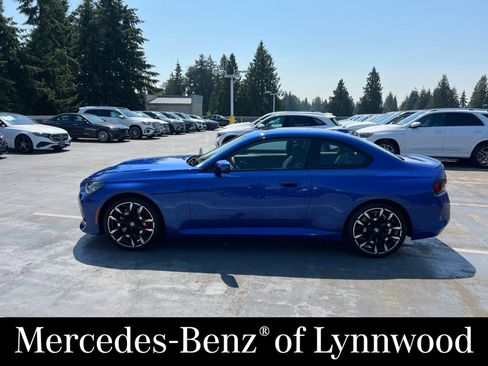 Used 2026 BMW 230i xDrive Coupe w/ Premium Package AWD/4WD image 5