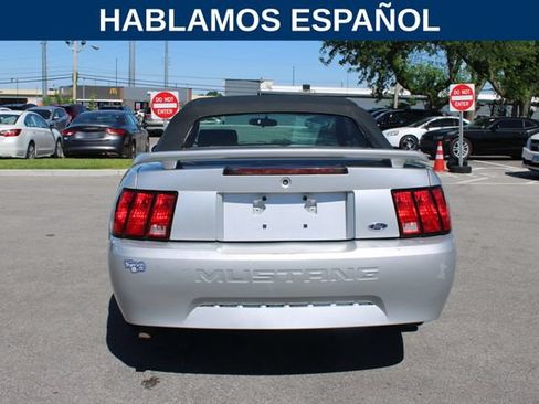 Used 2004 Ford Mustang Convertible RWD image 4