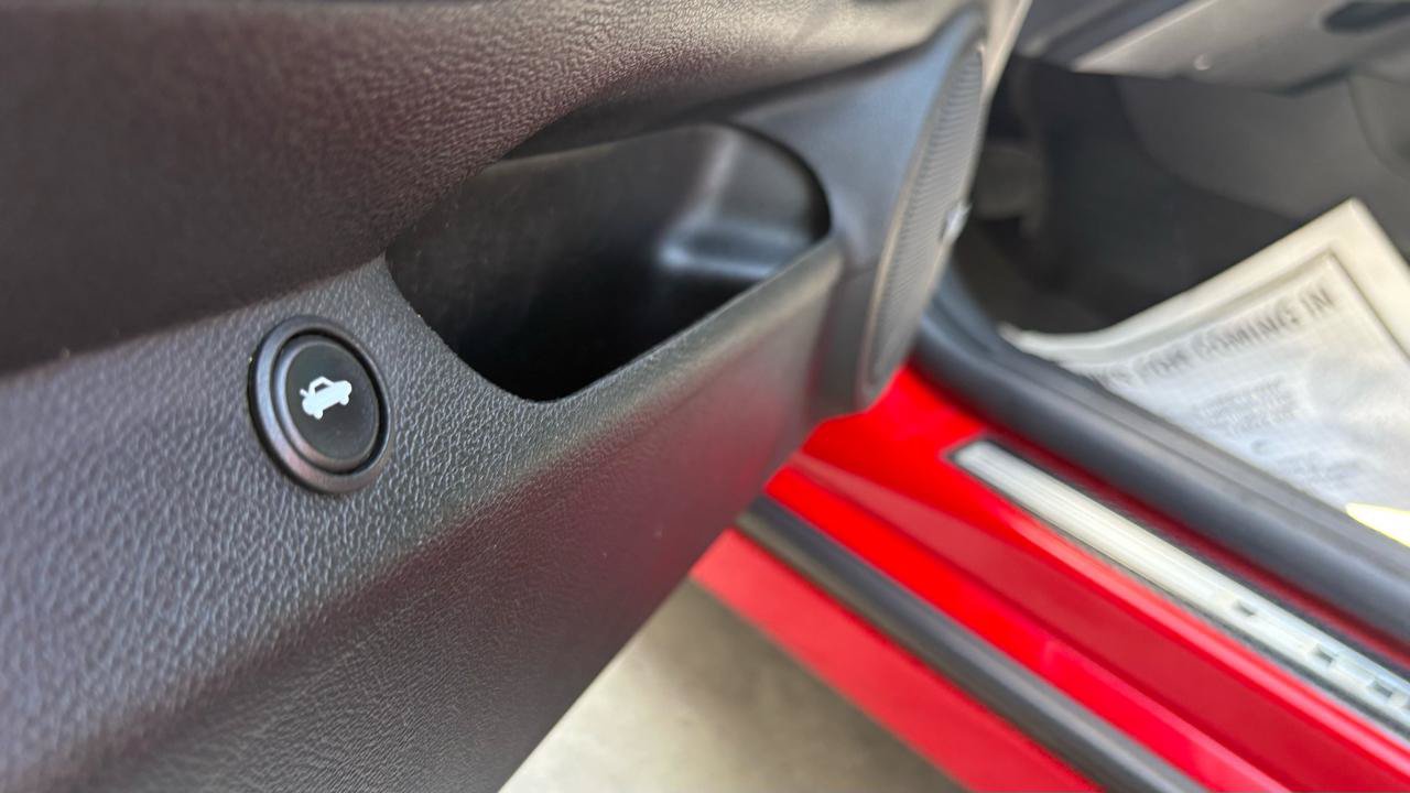 Used 2015 Chevrolet Camaro SS RWD image 17