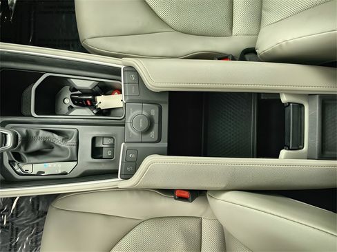 Used 2025 Toyota Grand Highlander AWD image 22