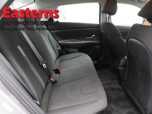 Used 2023 Hyundai Elantra SEL w/ Convenience Package FWD image 19