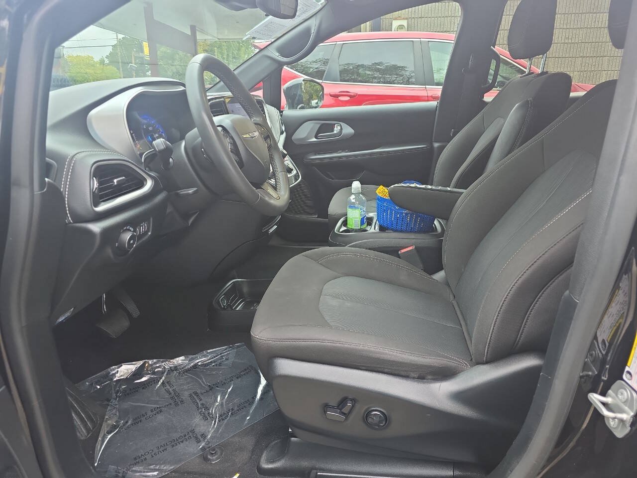 Used 2024 Chrysler Pacifica Touring FWD image 6