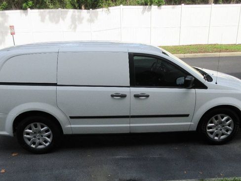 Used 2014 RAM C/V Tradesman FWD image 6