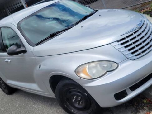 Used 2009 Chrysler PT Cruiser image 8