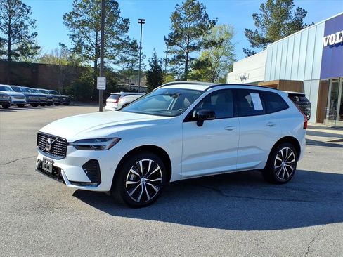 Used 2025 Volvo XC60 B5 Plus image 9