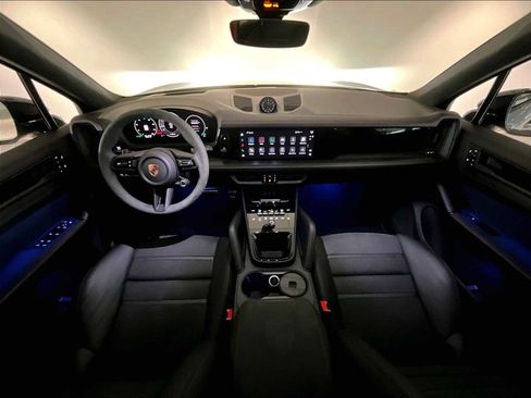 Used 2025 Porsche Cayenne GTS image 17