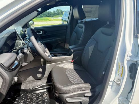 New 2025 Jeep Compass Latitude w/ Altitude Special Edition image 10