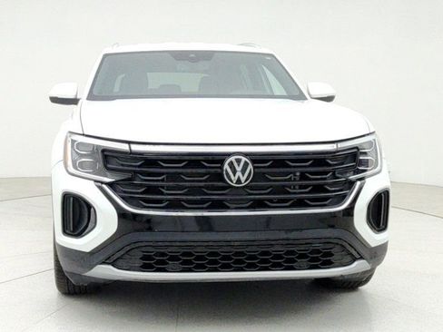 Used 2024 Volkswagen Atlas Cross Sport SE image 2