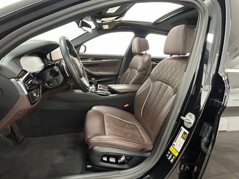 Used 2023 BMW 540i xDrive w/ Premium Package image 29